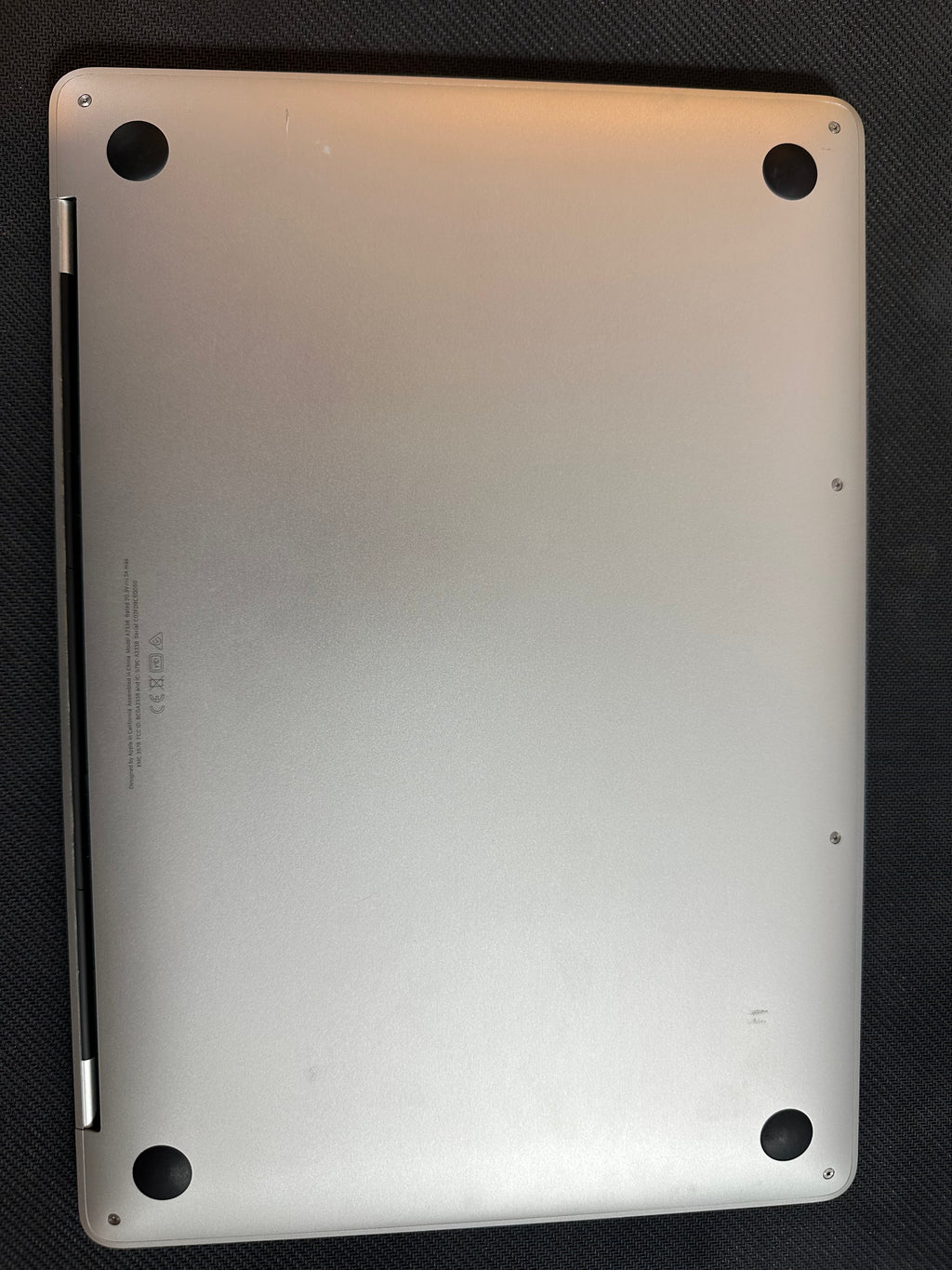MacBook M1 2020 13" 8 RAM - 256 GB (sin cargador)