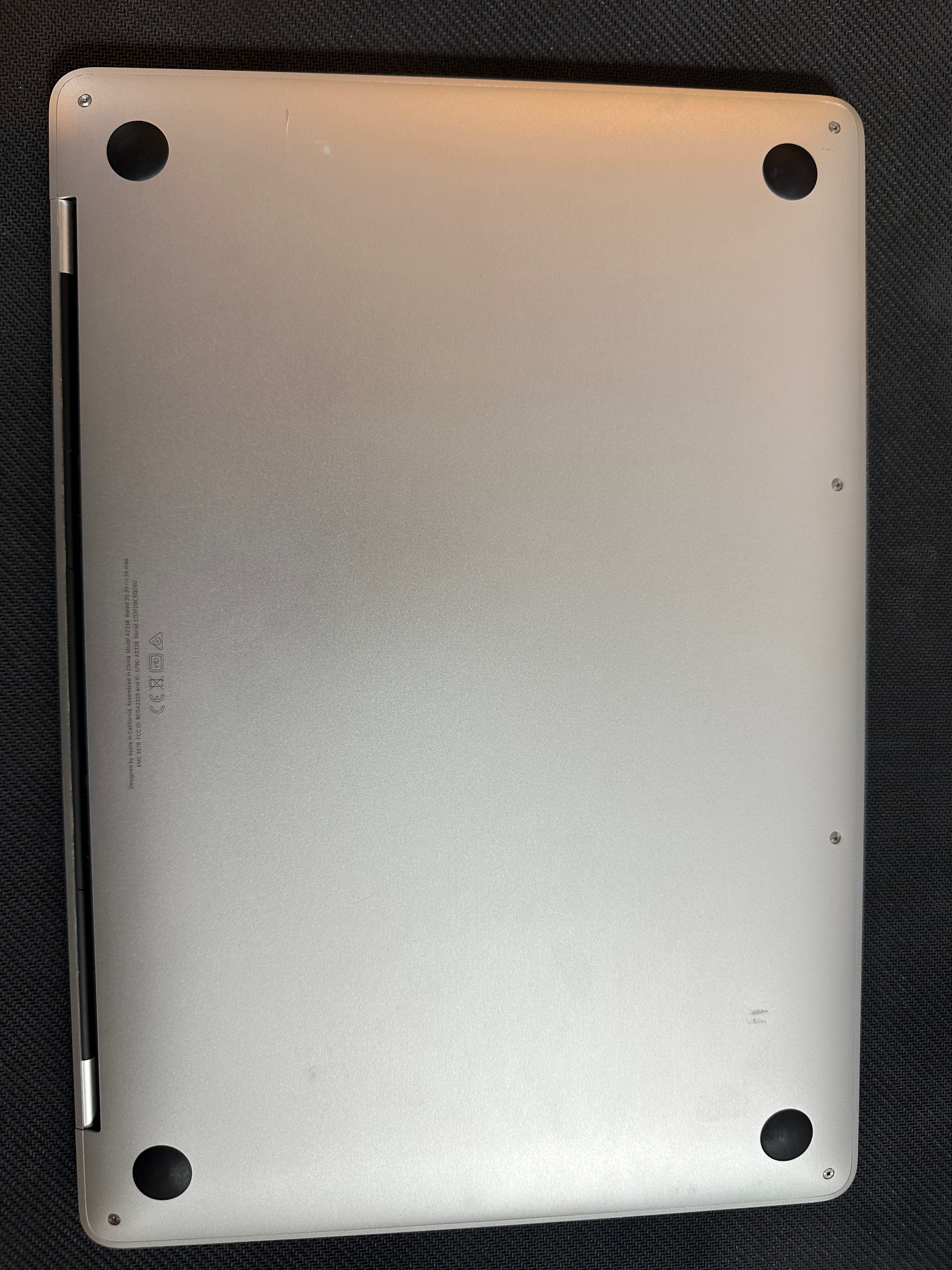 MacBook M1 2020 13" 8 RAM - 256 GB (sin cargador)