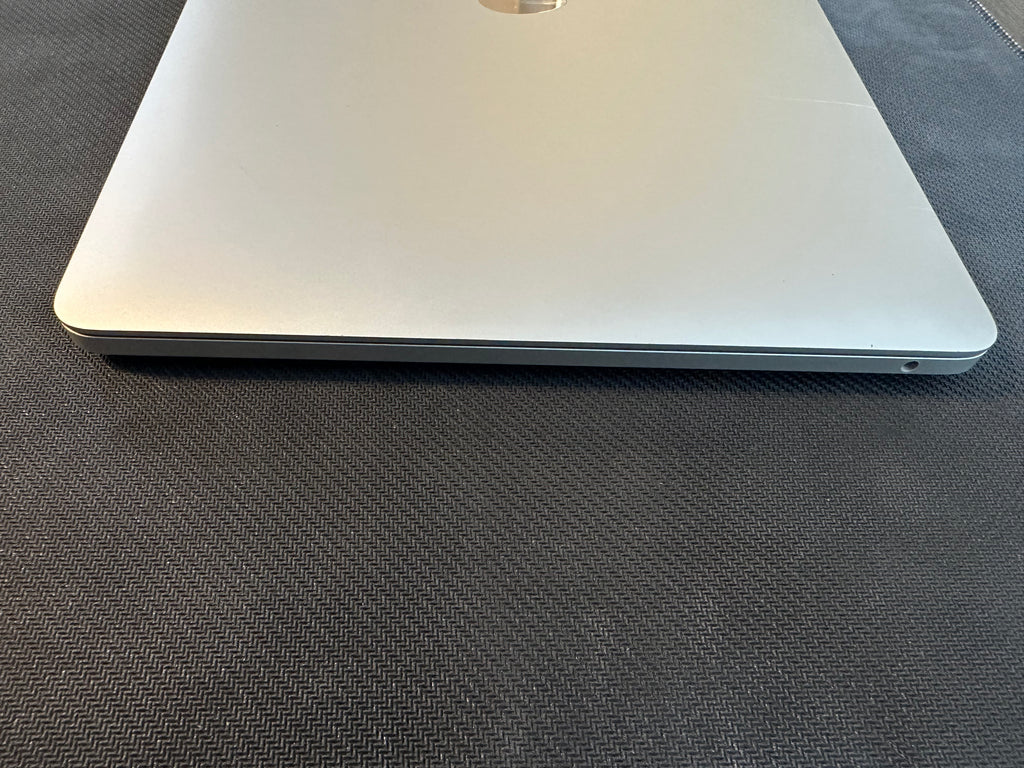 MacBook M1 2020 13" 8 RAM - 256 GB (sin cargador)