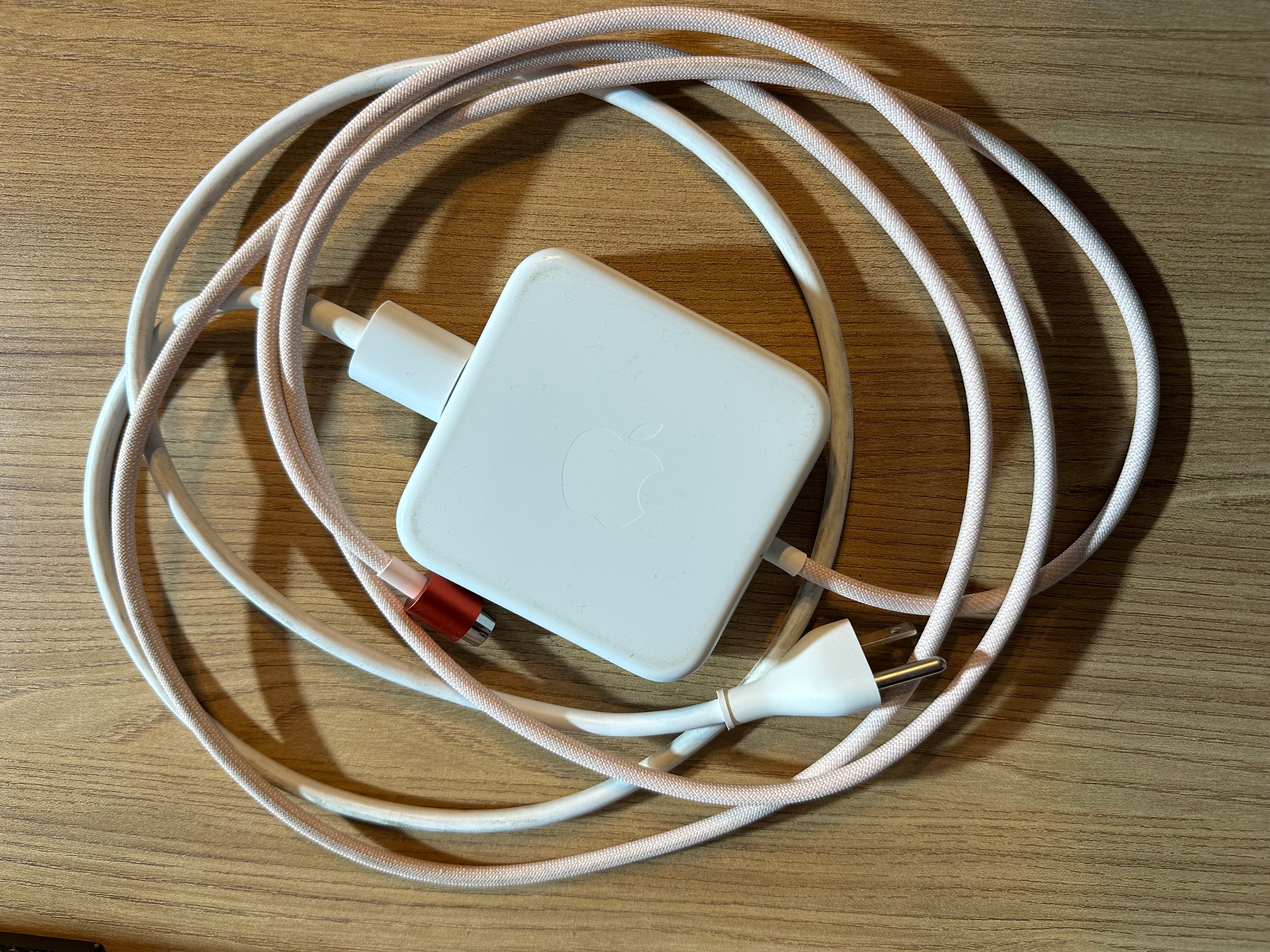 Apple iMac 2021 8GB RAM 256GB SSD 24" Chip: M1  - A2439 con accesorios