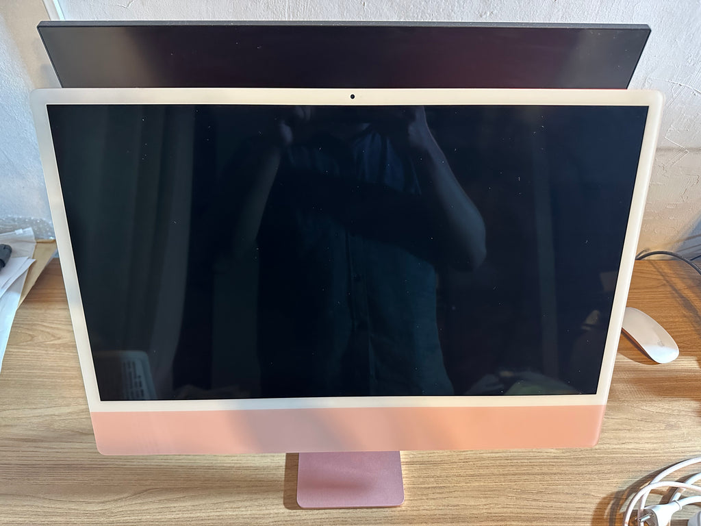 Apple iMac 2021 8GB RAM 256GB SSD 24" Chip: M1  - A2439 con accesorios