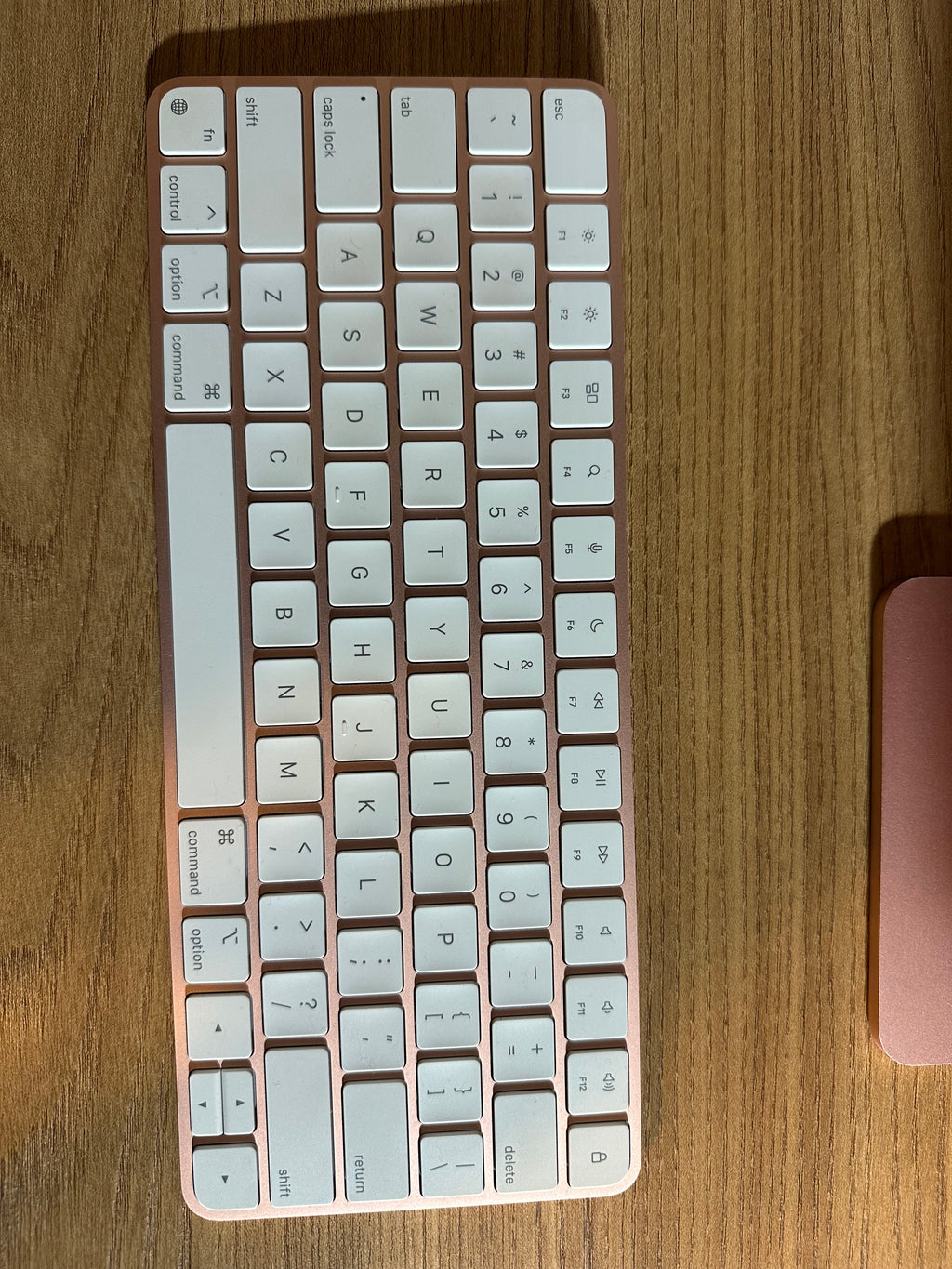 Apple iMac 2021 8GB RAM 256GB SSD 24" Chip: M1  - A2439 con accesorios