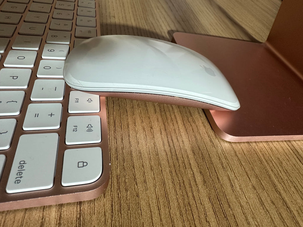 Apple iMac 2021 8GB RAM 256GB SSD 24" Chip: M1  - A2439 con accesorios