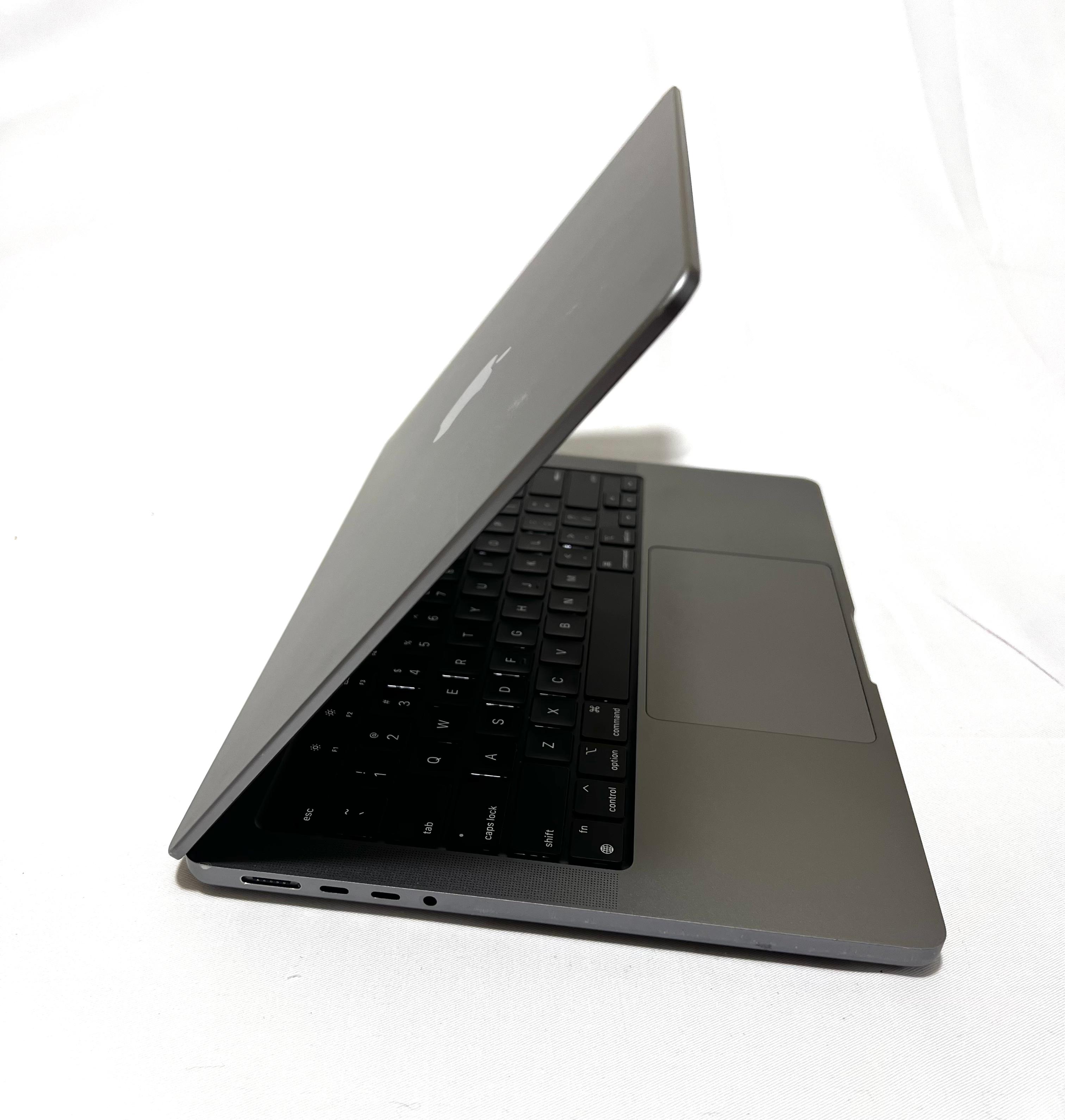 Apple MacBook Pro M1 2021 - 16GB RAM - 512GB 14" - 281 ciclos (87%) Silver (Clasificación A)