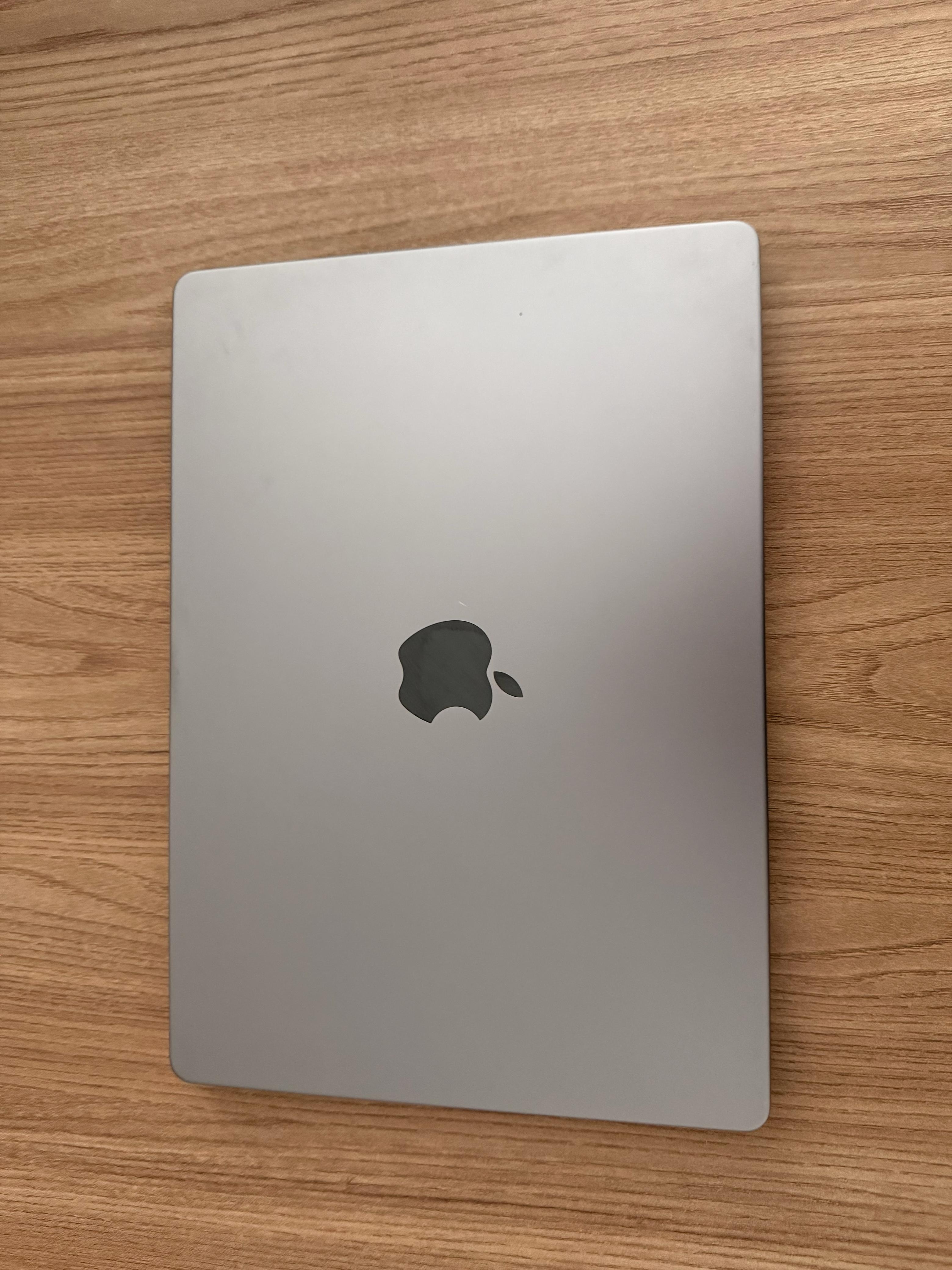 MacBook Pro M1 Pro 14" 16RAM / 512Gb Silver (Clasificación B)